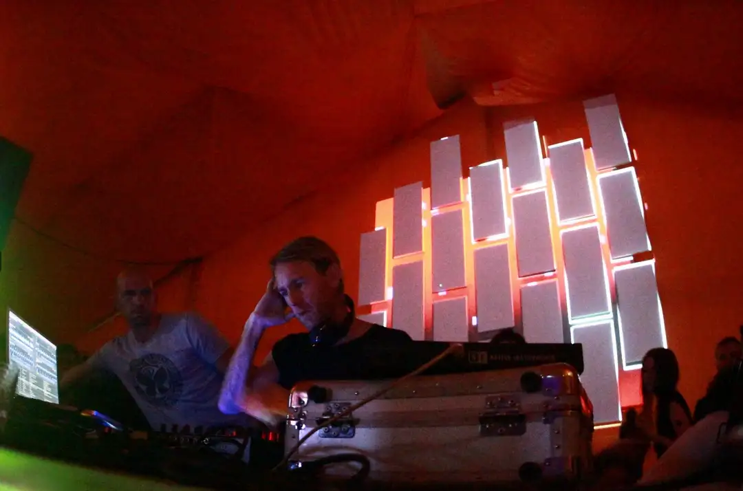 sunwaves hawtin