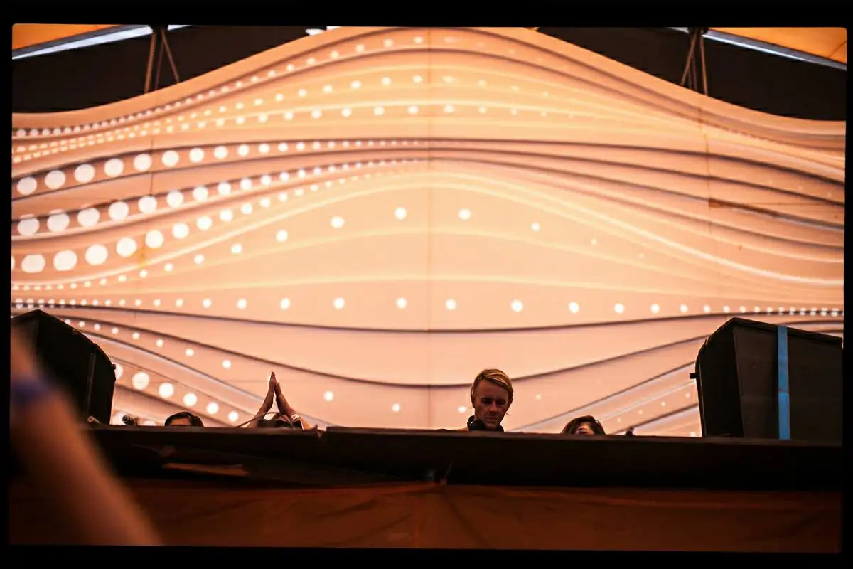 stageset, sunwaves 16